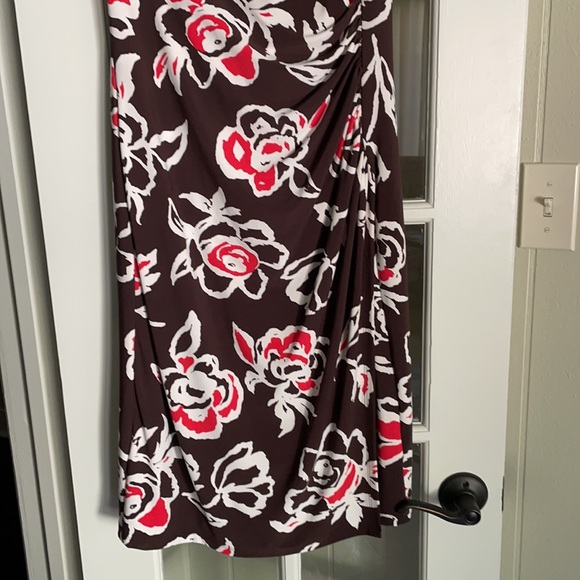faux wrap dress, brown with bright white/red floral print, size 10 - Picture 4 of 7